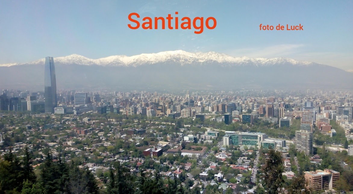 Santiago com a Cordilheira dos Andes ao fundo